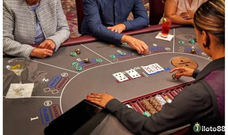 Nắm rõ cách tính điểm baccarat và luật rút bài Baccarat giúp bạn tự tin, tính toán hợp lý và tăng cơ hội chiến thắng