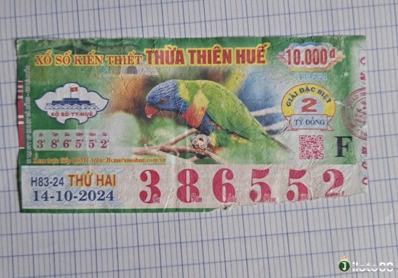 Kẻ gian thường tẩy xóa hoặc ghép các phần vé khác nhau để tạo vé trúng giả.