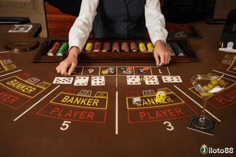 Các khái niệm Natural, Coup và cách tính điểm là chìa khóa để hiểu diễn biến trong Baccarat.
