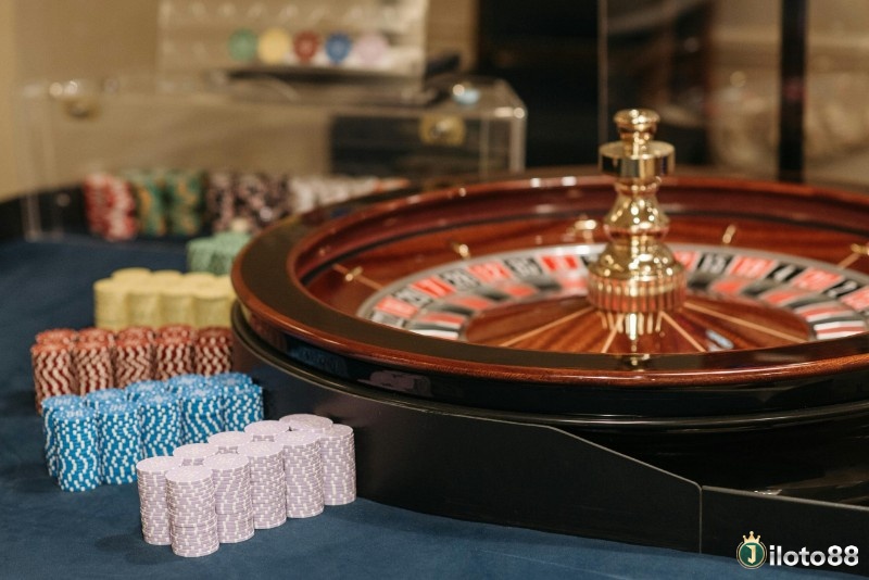 Bạn có thể tham gia chơi cả blackjack và roulette tại các nền tảng online phổ biến hiện nay